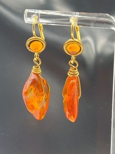 lot 447 image: Two Pairs of Amber Earrings