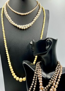 lot 441 image: Fun Variety of Vintage Pearl Necklaces
