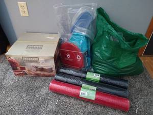 Cake Platter, Christmas Mesh & Rubbermaid Containers