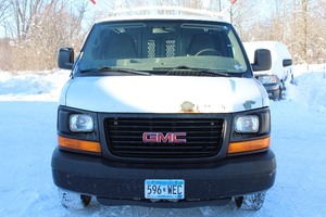 lot 17 image: 2011 GMC Savana 2500 -Two Owner-