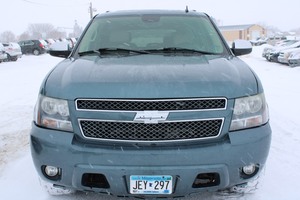 lot 11 image: 2008 Chevrolet Suburban 1500 LTZ 4x4