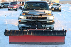 lot 1 image: 2002 Chevrolet Silverado Extended Cab Short box LS Plow Truck