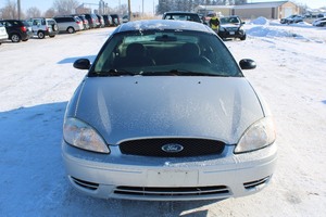 lot 8 image: 2007 Ford Taurus SE