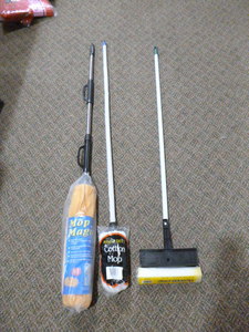 3 Mops