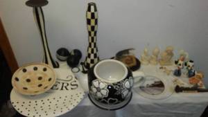 lot 6 image: Black And White Dcor And More