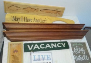 lot 89 image: Wood Signs And Decor