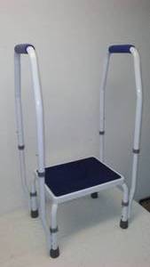 lot 99 image: Adjustable Step Stool