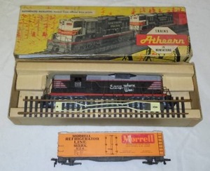 lot 125 image: Athearn Vintage train Locomotive Plus Morrell Boxcar, Athearn Box.