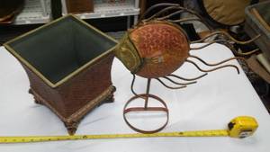 lot 131 image: Tropical Art Decor