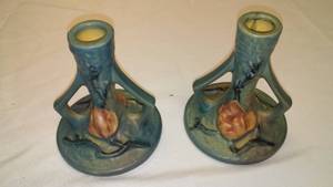 lot 136 image: Roseville Magnolia Candle holder set