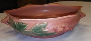 lot 137 image: 1940s Roseville Pottery Pink Bleeding Heart Handled Bowl.