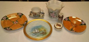 lot 142 image: Vintage Porcelain Collectibles.
