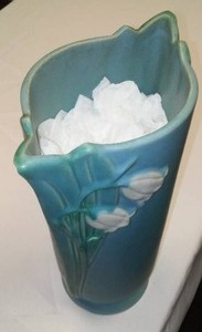lot 153 image: Vintage Weller Art Pottery Vase Bouquet Lily of the Valley .