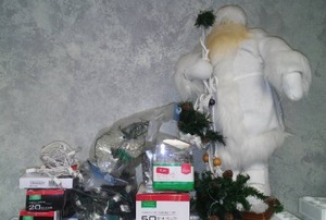lot 161 image: Christmas Assortment.