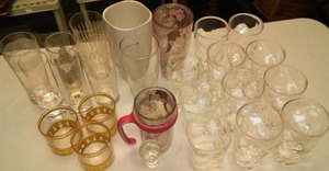 lot 165 image: Glass And Plastic Ware Corning Ware Vase