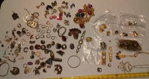 lot 172 image: Assorted Jewelry