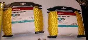 lot 184 image: Brushes, New Rope and Clip in a tote.