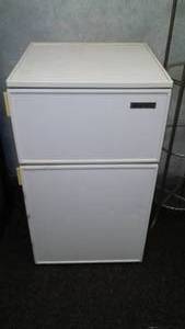 lot 205 image: Mini fridge Kenmore.