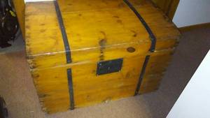 lot 215 image: Vintage Trunk. Very Cool