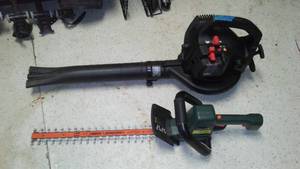 lot 225 image: Craftsman Gas Blower Vac 205 cc. plus B&D Hedgehog plug in.