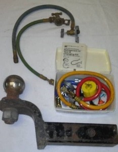 lot 258 image: Big Ball 2 Receiver Hitch, Refrigerant Rechargers.