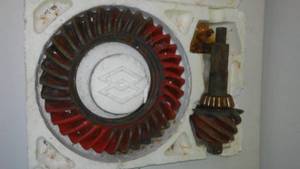 lot 274 image: 9 differential - likely Ford.