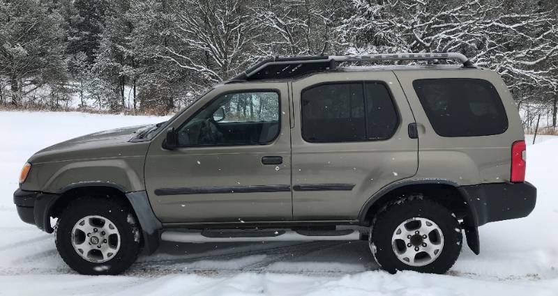 lot 3 image: 2001 Nissan Xterra XE