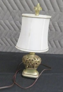 LACE SCROLL TABLE LAMP