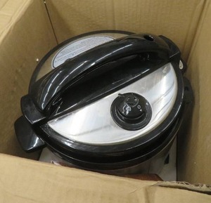 PRESSURE COOKER