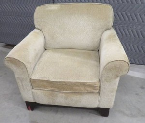 OVERSIZED CHAIR.