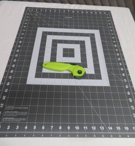 FISKARS CUTTING MAT AND CUTTER