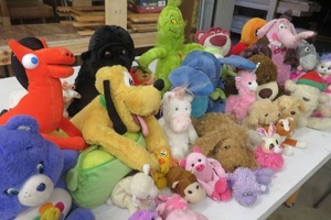 LARGE LOT OF STUFFED ANIMALS. LOTS OF BEANIE BABY,  DISNEY AND MORE