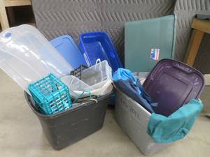 ASSORTED TOTES  HANGERS
