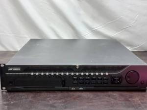 lot 72 image: Hikvision DS-9632NI-I8