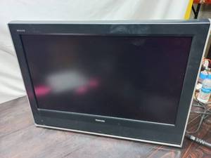lot 90 image: Toshiba Regza 26HLV66 26 TV