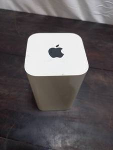 lot 126 image: Apple AirPort Extreme