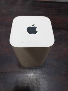 lot 127 image: Apple AirPort Extreme
