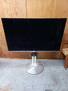 lot 1 image: Bang & Olufsen 55 Beovision 7-55 TV With Stand