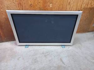 lot 2 image: Bang & Olufsen 65 BeoVision 4-65 TV