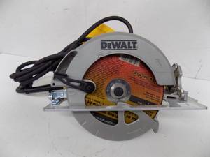 lot 3 image: Dewalt 7 14 Circular Saw (Like New)