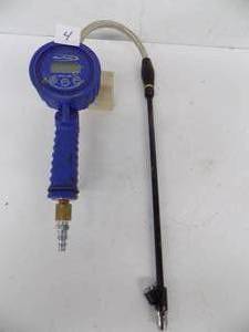 lot 4 image: Blue Point Air Gauge - Tire inflator