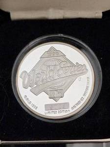 lot 21 image: 1996 New York Yankees Champions Limited Edition Silver Commemorative Proof Coin