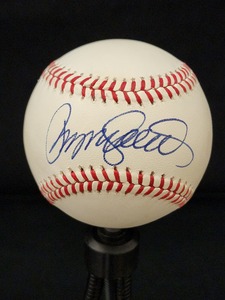 lot 122 image: Ryan Sandberg Autographed Baseball No COA