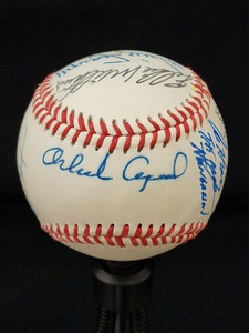 lot 118 image: Multiple MLB Players Autographed Baseball No COA
