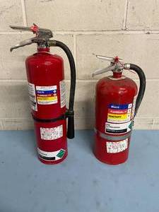 lot 22 image: Lot of 2 - Fire Extinguishers - Nardini Inspected 2021