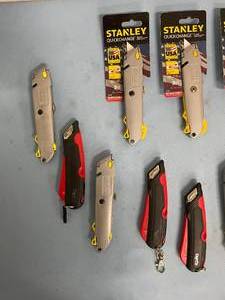 lot 23 image: Lot of Utility Knives - Box Cutters  Boxcutters  Razor Blade Knife  Carpet - Sheetrock  Drywall Knives