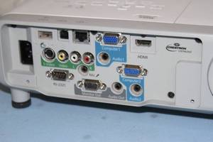 lot 4 image: Epson PowerLite 535W Short-Throw  Wide Angle Ultra Bright WXGA Widescreen 3LCD Projector System