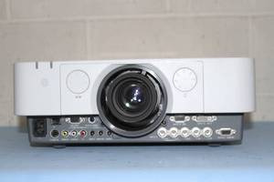 lot 70 image: Sony VPL-FX35 5000-Lumen Ultra-Bright LCD Projector  HD Home Theater Projection System