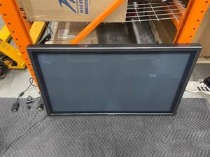 lot 43 image: Panasonic TH-42PWD8UK Professional  Industrial 42 Flat Screen 169 Widescreen Plasma Monitor  Display