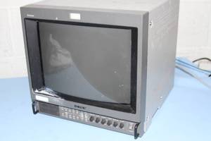 lot 144 image: Sony PVM-14M2U 14 Professional CRT Video Monitor - Great for Video Gaming